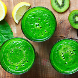 Refreshing kiwi and spinach smoothie