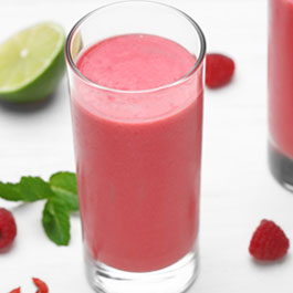 Raspberry and goji berry Smoothie2Go with lime and coconut oil