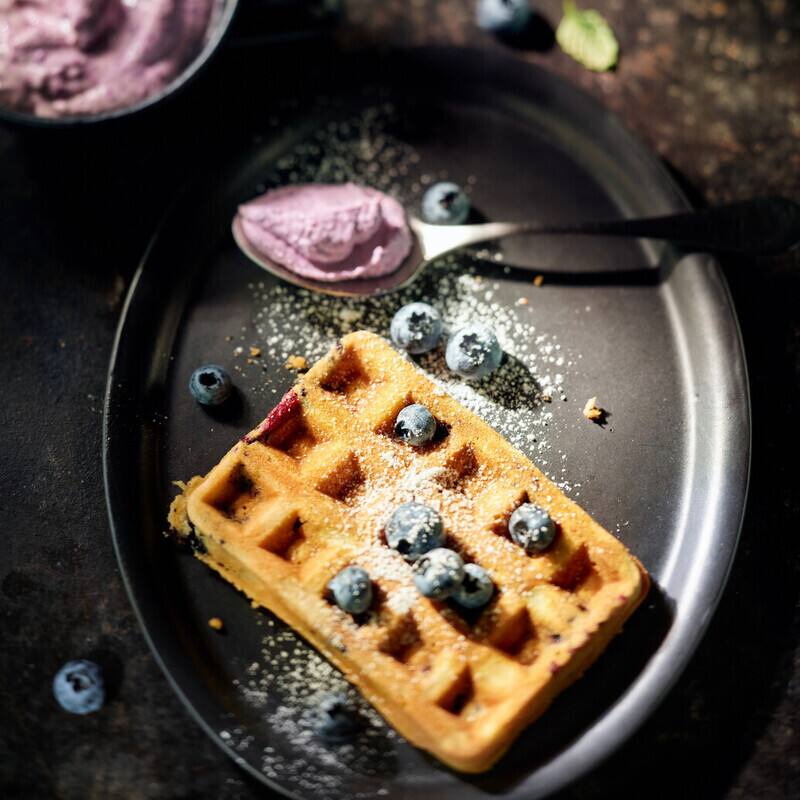 Motiv-05_Step3_1-1_Cream_cheese_waffles_with_blueberries.jpg