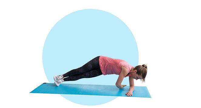 en_ADP-IwC_fitness-guide-day-3-side-planks-twists-exercise-1_SM.png