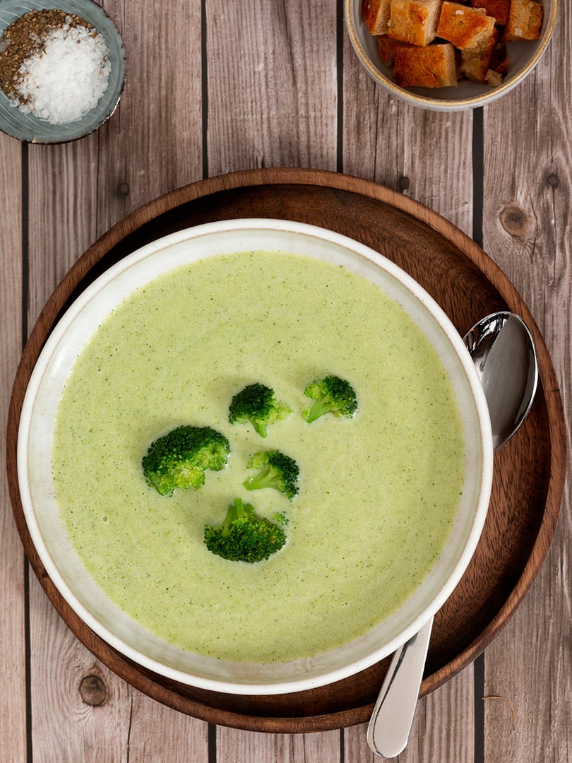 Broccoli (stalk) cream soup with croutons