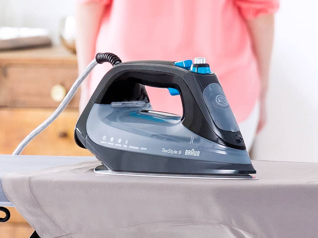 Braun TexStyle 9 steam iron with auto-off function