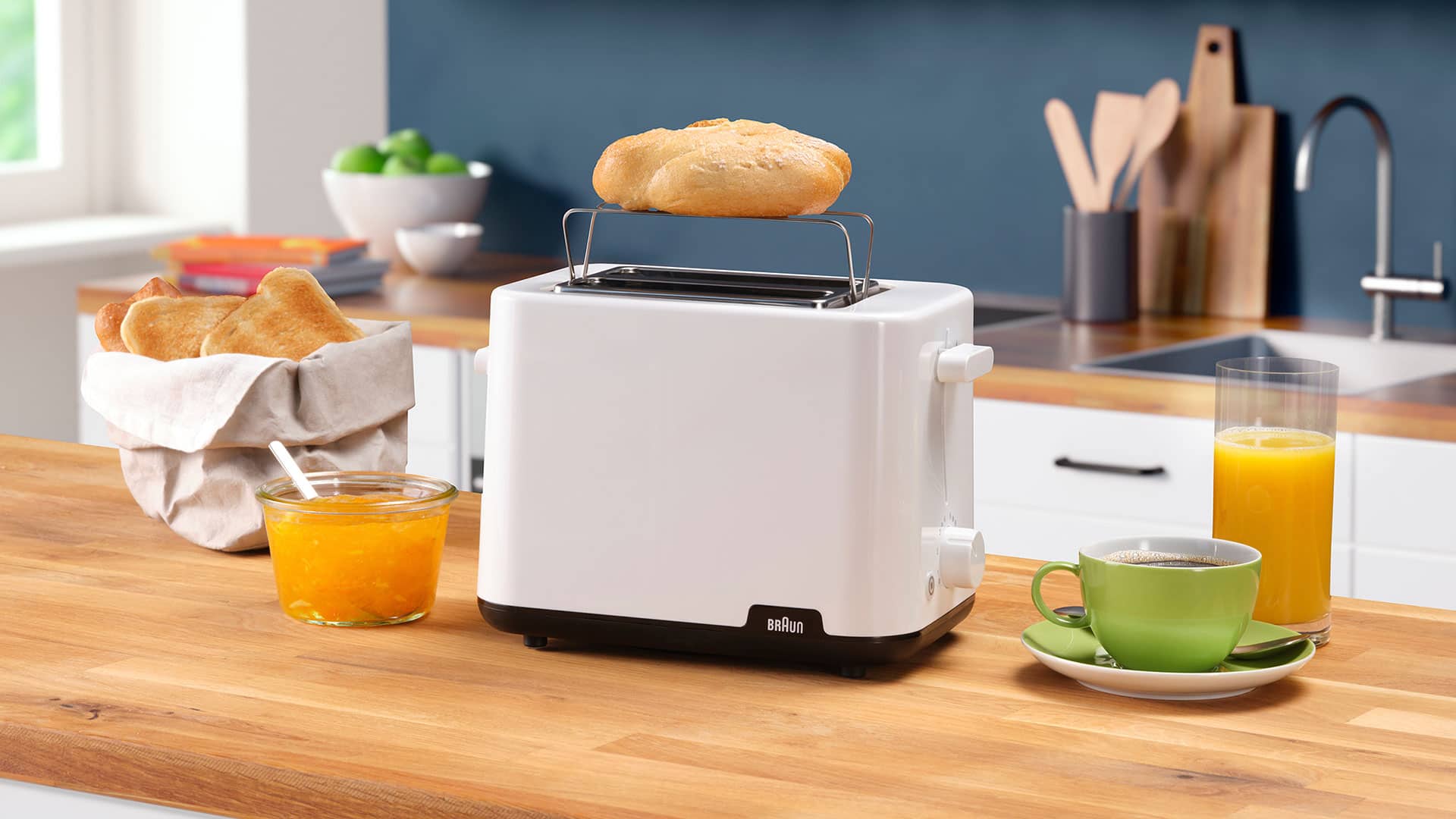 Braun Breakfast Series 1 Toaster HT 1010 WH lifestyle
