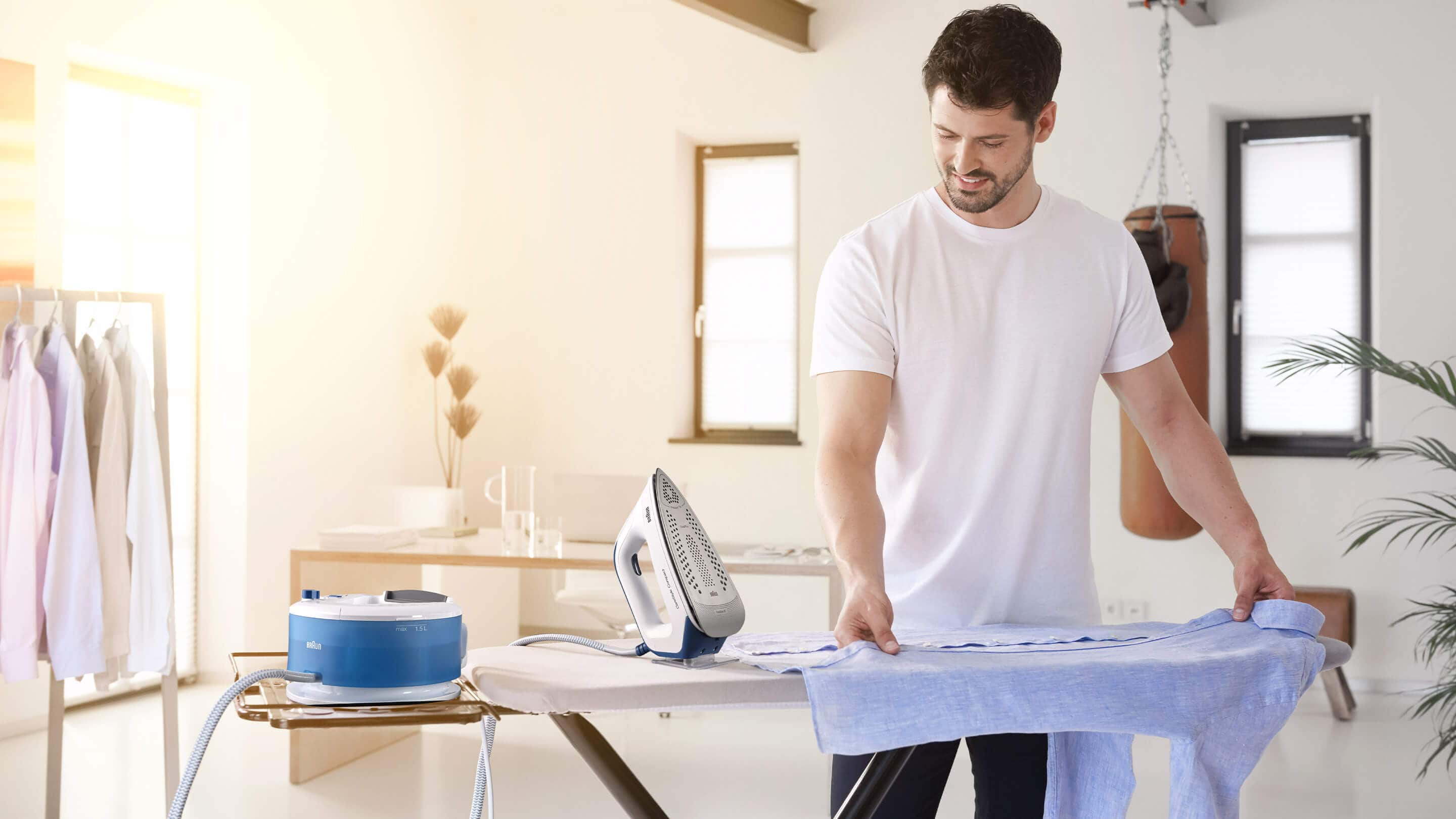 Braun CareStyle Compact – man ironing