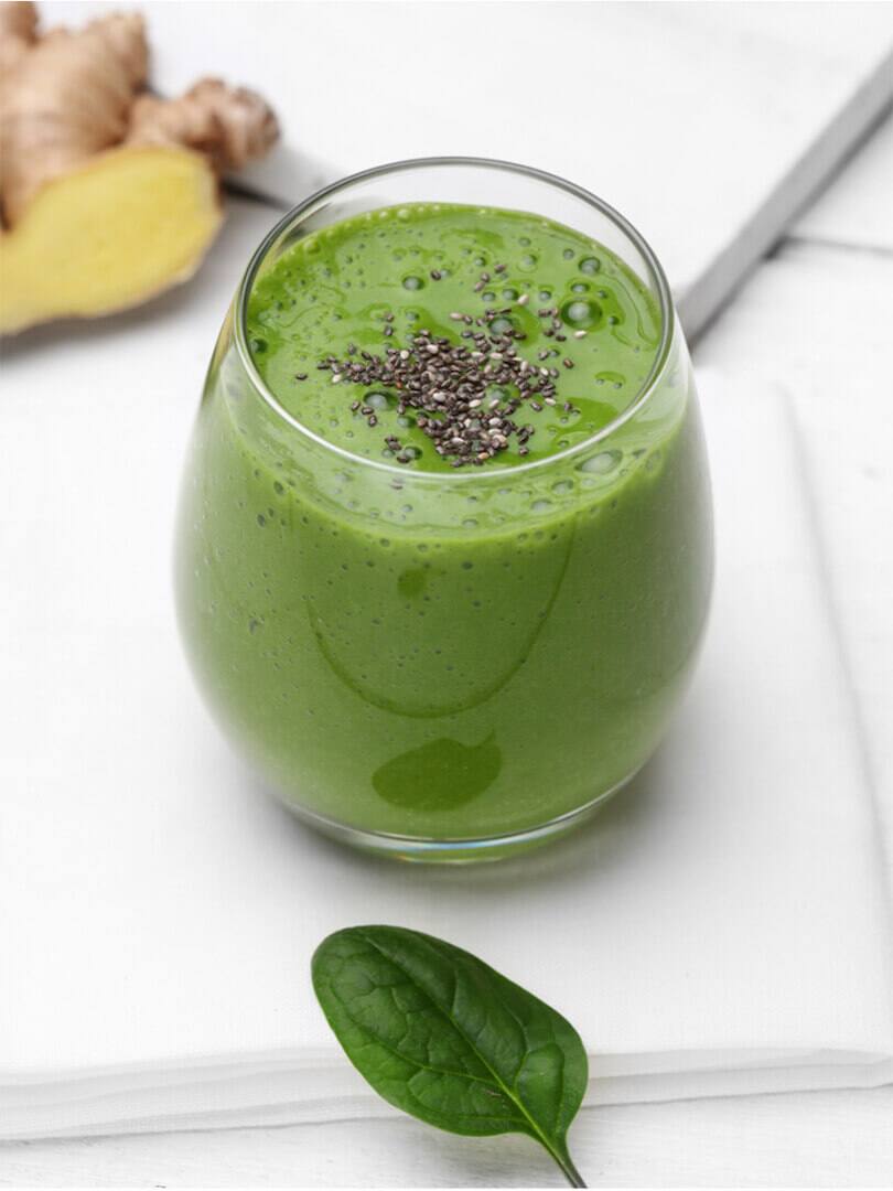 Baby spinach, mango and ginger smoothie with chia seeds