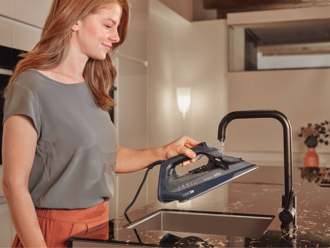 Braun TexStyle 9 Steam iron with fast, convenient refilling.